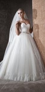 Ciekawe Suknie ślubne Na Rok 2012 5