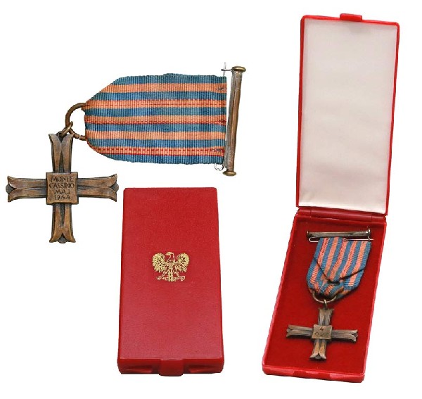 Kupie Stare Wojskowe Odznaczenia,odznaki,medale,wyposażenie Telefon 694972047